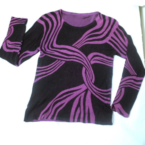 Plum and black geometric ribbon prints all over soft rayon sweater size S - Picture 3 of 5